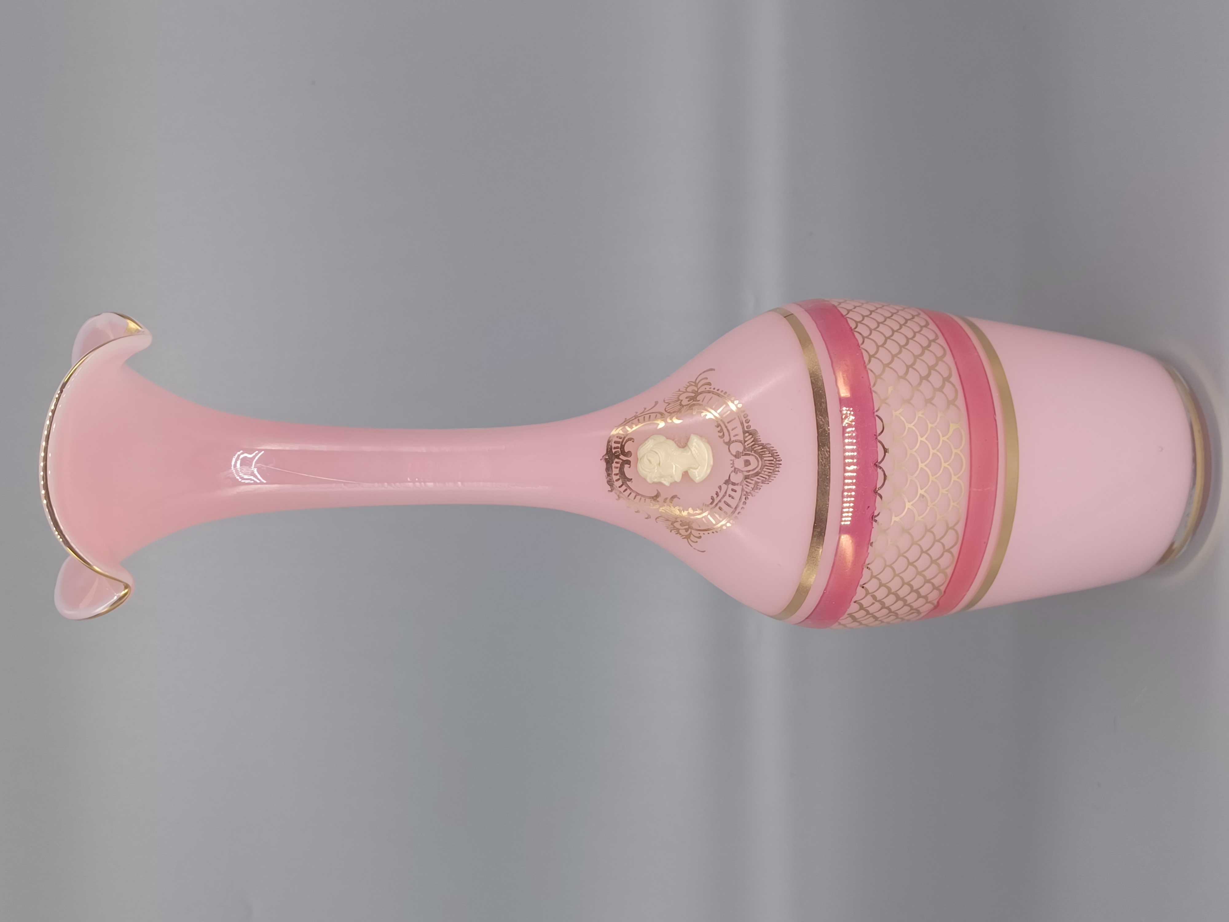 vase en opaline rose avec dorures et cam� vdsa 22 Maule (78)