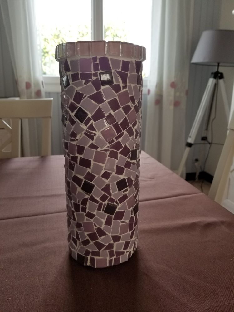 Vase parme/violet en mosa�que 30 Ozouer-le-Voulgis (77)