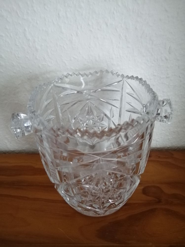 Vase / Pichet en cristal d'Arques et motifs en reliefs 17 Habsheim (68)