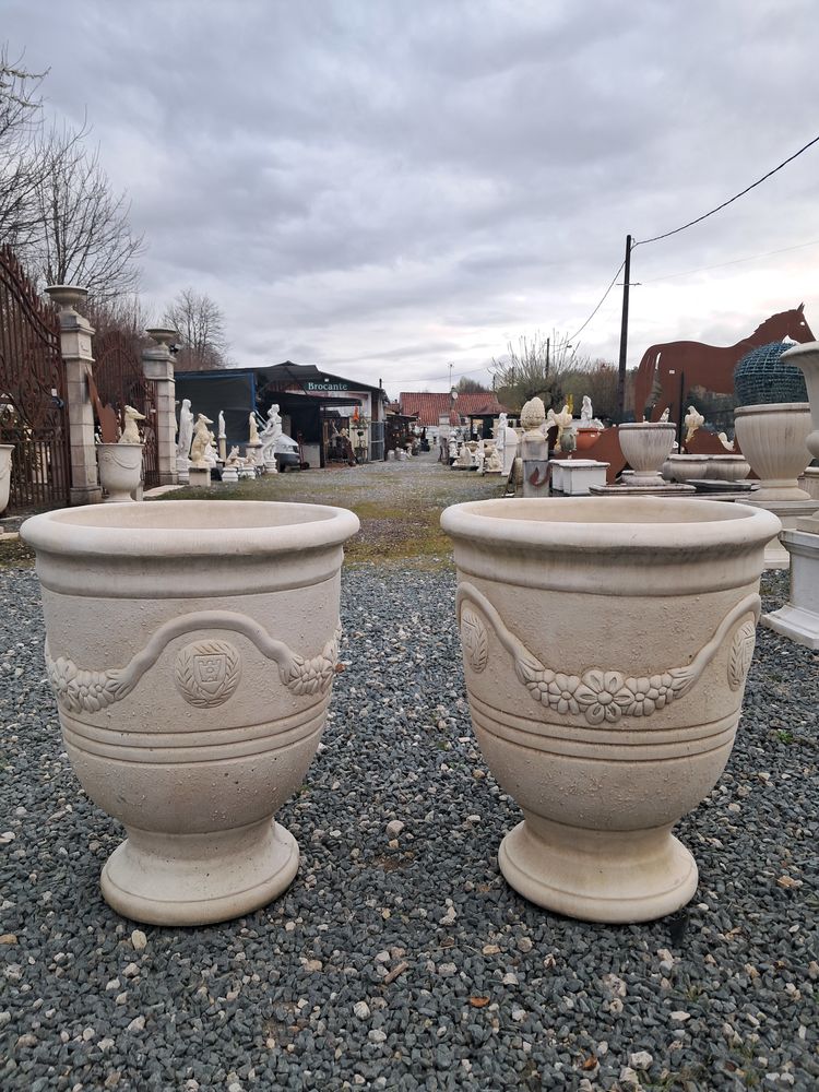 Vase, pot en pierre reconstitu�e 165 Ch�teau-l'�v�que (24)