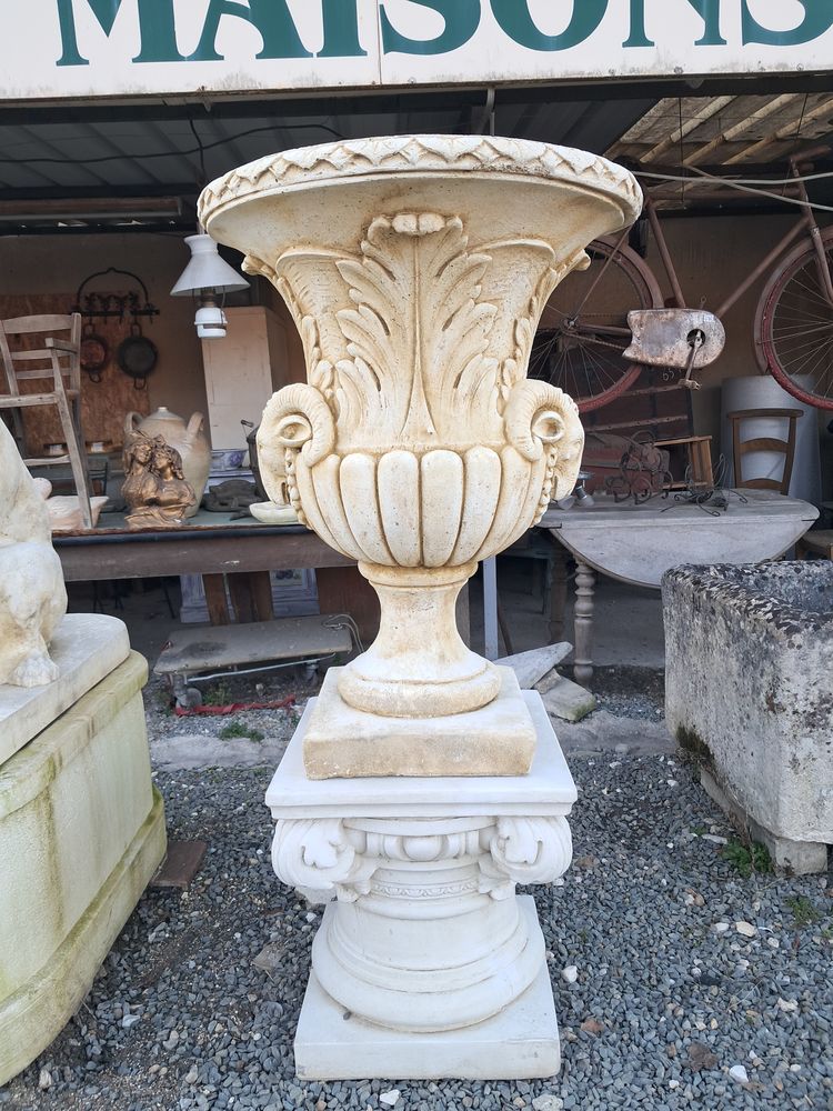 Vase, Pot en pierre 279 Ch�teau-l'�v�que (24)