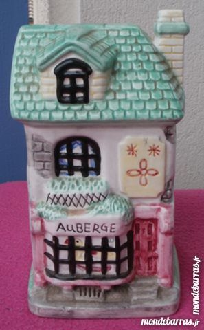 Vase porcelaine, forme ferme auberge 10 Montauban (82)