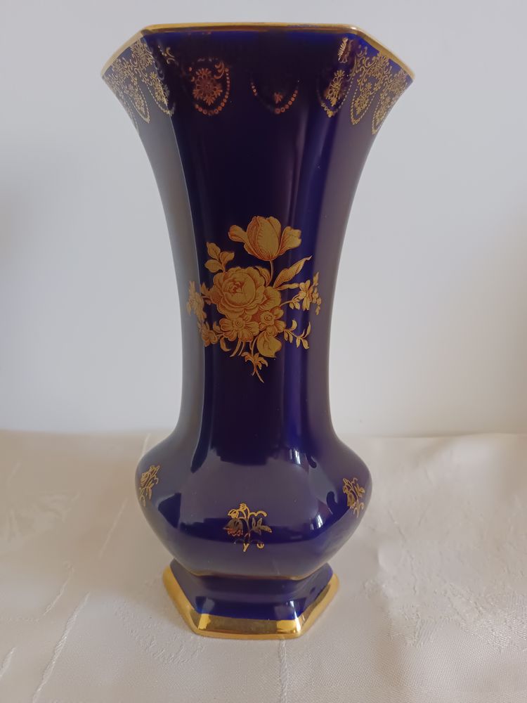 Vase en porcelaine de Limoges Bleu de Four Incrustation Or 85 Clohars-Carno�t (29)