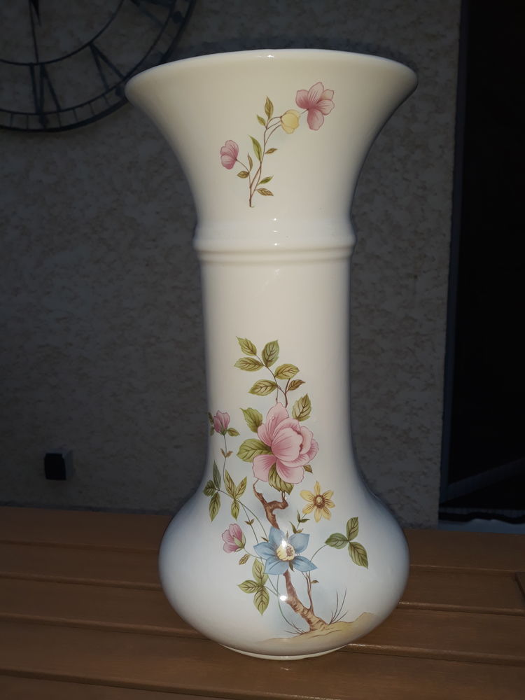 VASE  sign� CAPODIMOTE 10 Villefontaine (38)