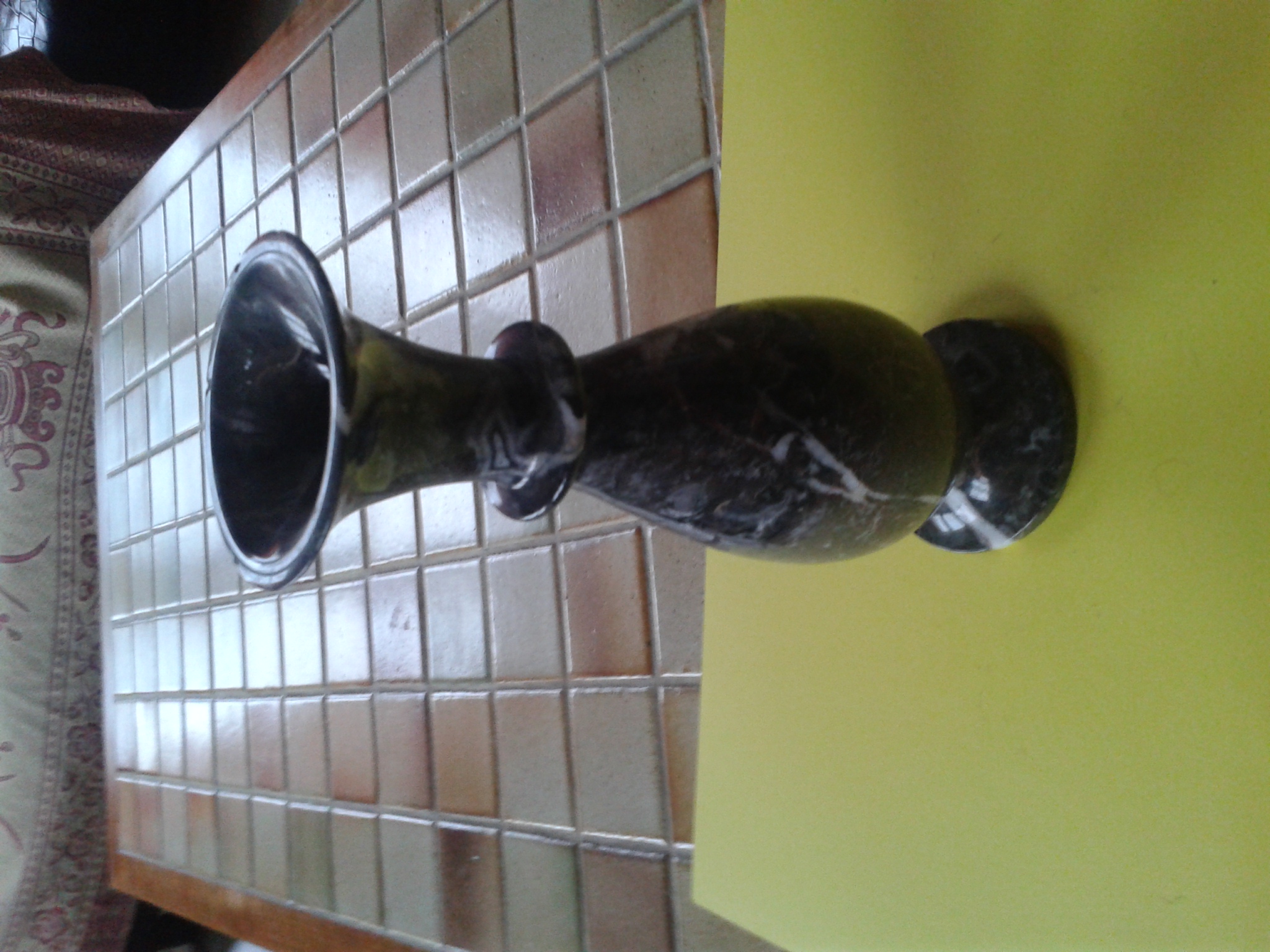 Vase soliflore porte fleur en marbre gris poli 15 Cordemais (44)