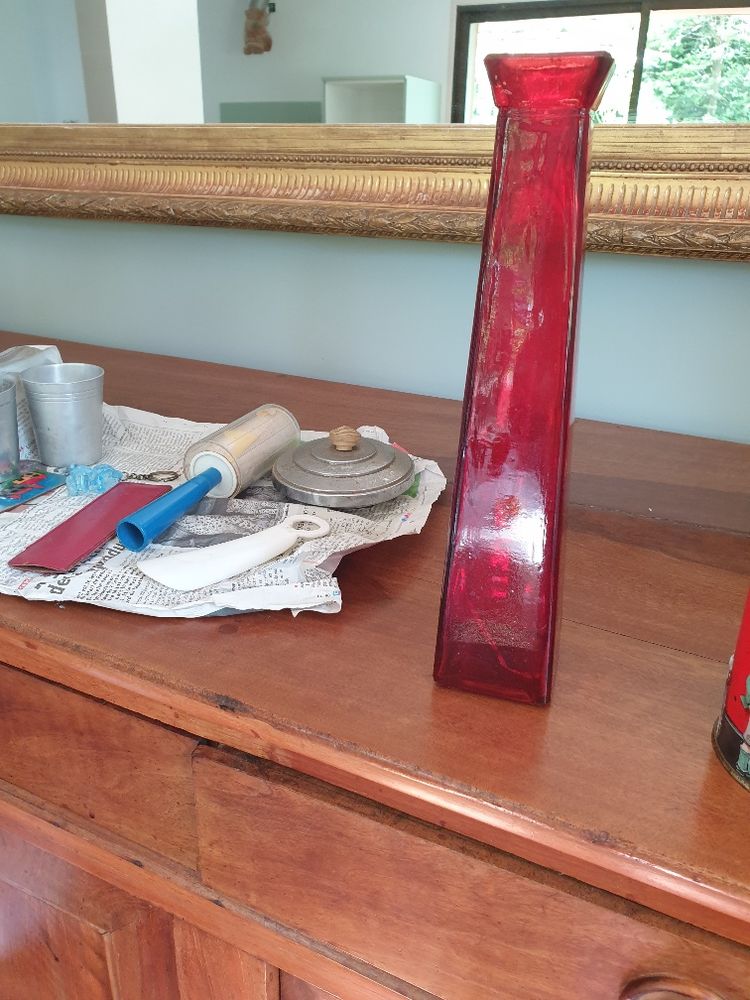 Vase soliflore rouge, vintage.
10 Mouxy (73)