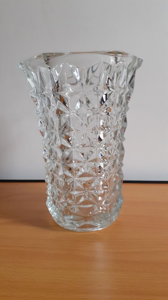 Vase en verre blanc cisel� 8 Grisolles (82)