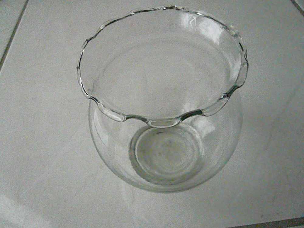 Vase en verre bord dentelé 7 Franqueville-Saint-Pierre (76)