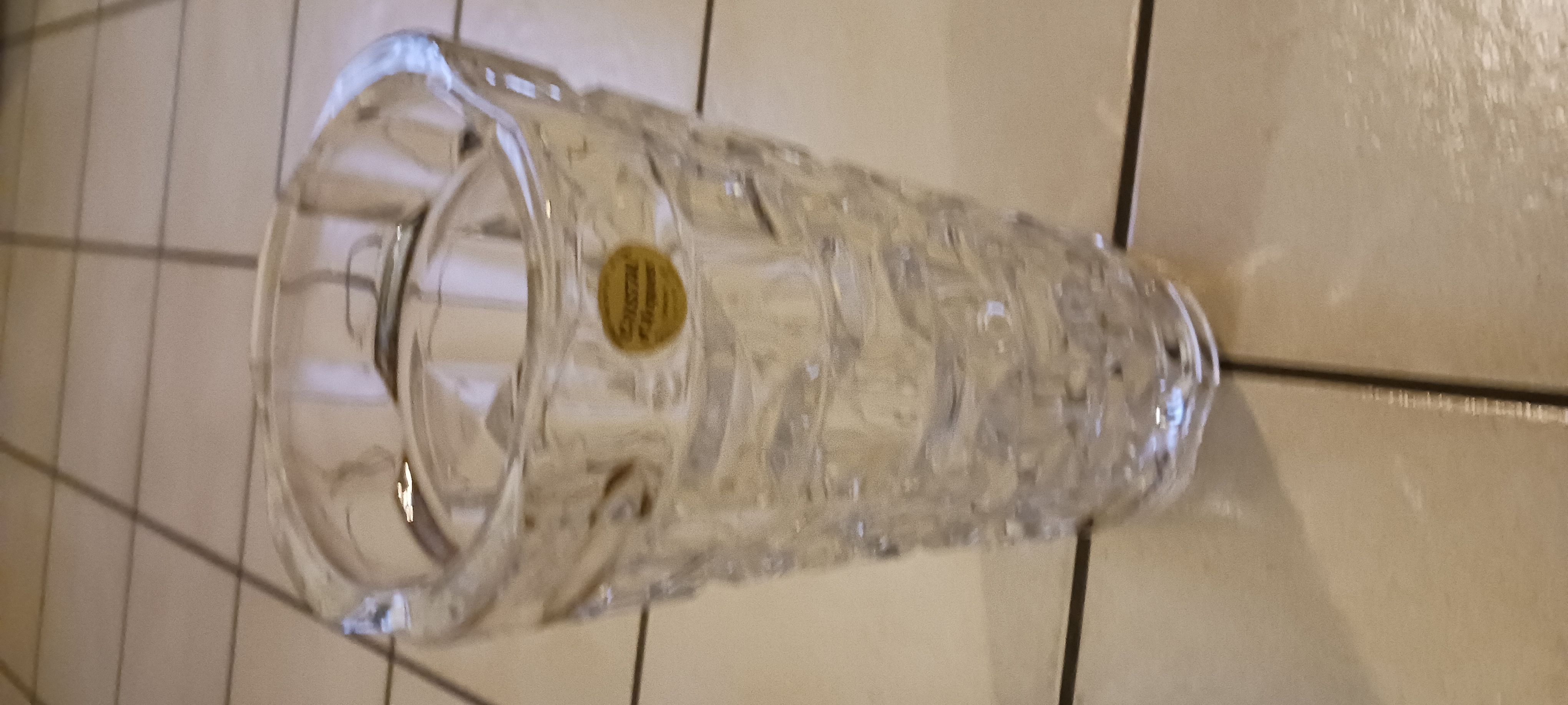 VASE EN VERRE DE CRISTAL D' ARQUE TRANSPARENT. 10 Fr�vent (62)