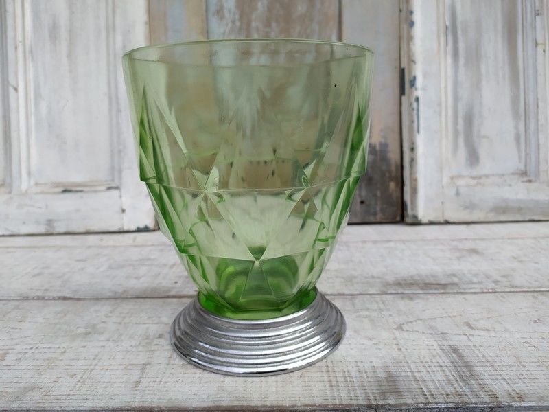 Vase Verre Art D�co Vert � Facettes Pied Serti Chrome 70 Loches (37)