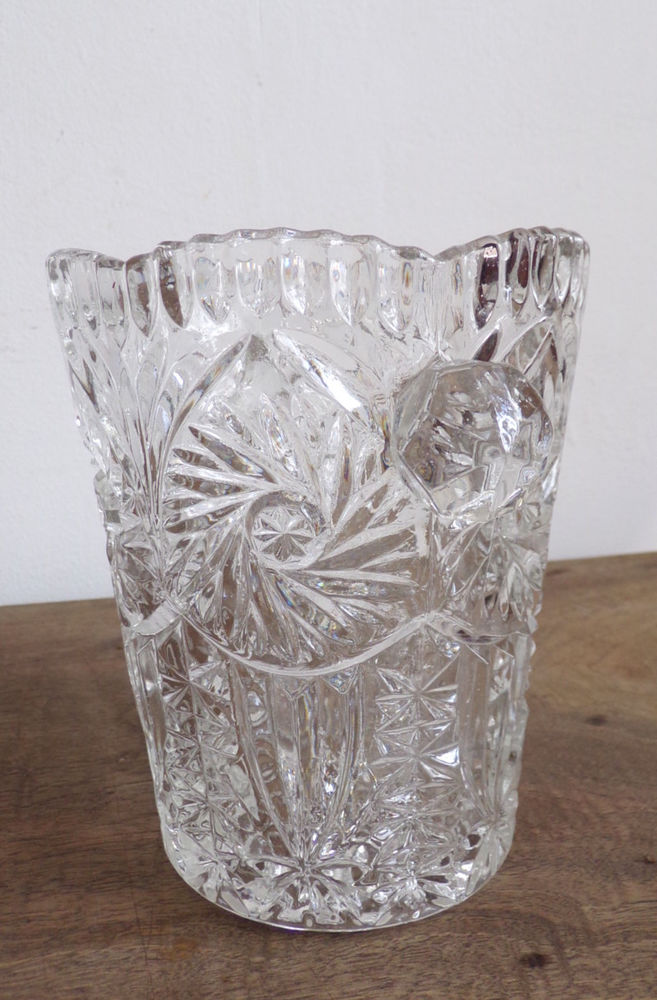 Vase en verre �pais � motifs floraux g�om�triques 6 Laval (53)