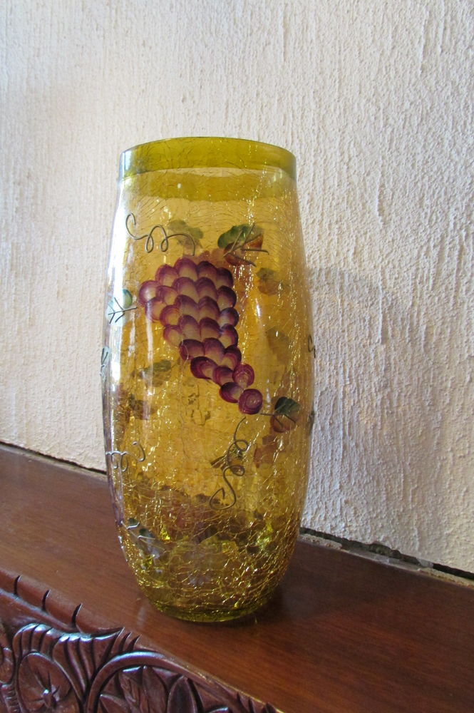 Vase en verre jaune, peinture craquel�e, motifs raisins 50 Castres (81)