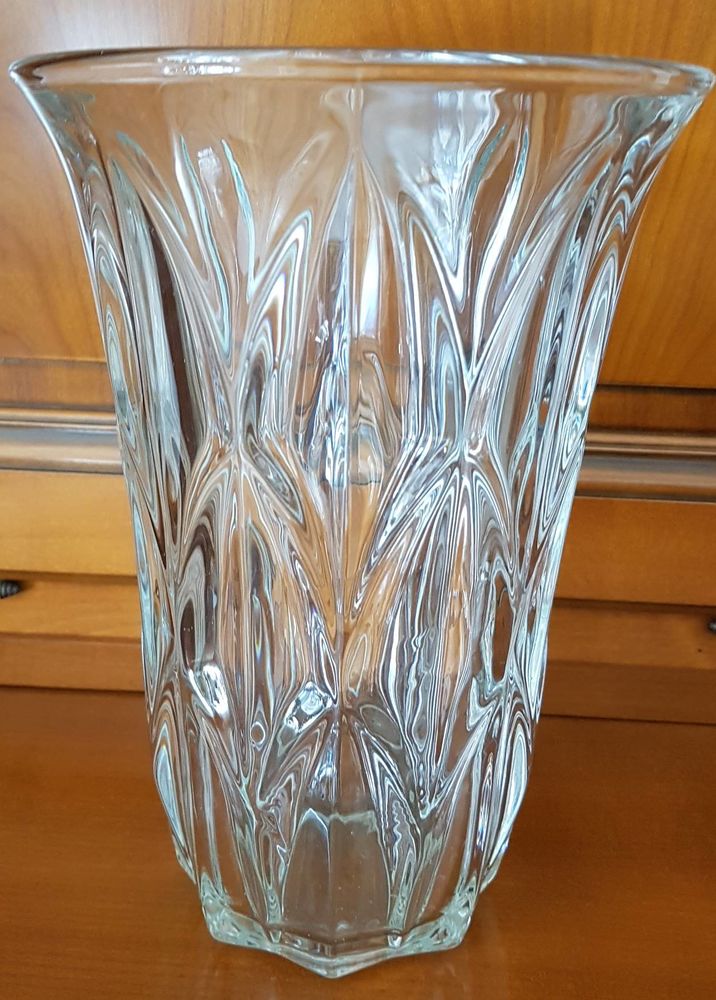 Vase en verre taillé 30 Marignane (13)