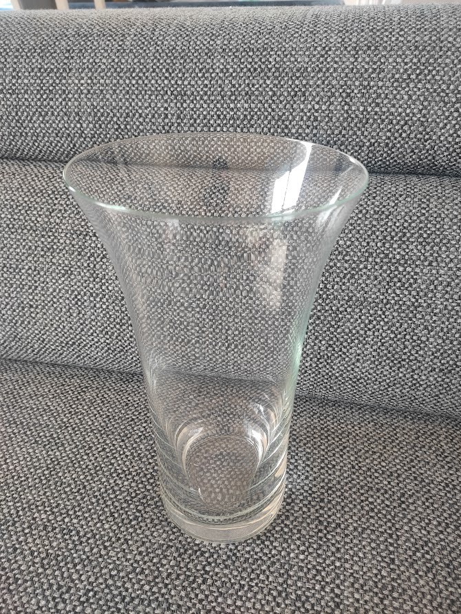 M (40) Vase en verre transparent �vas� 5 Brunoy (91)