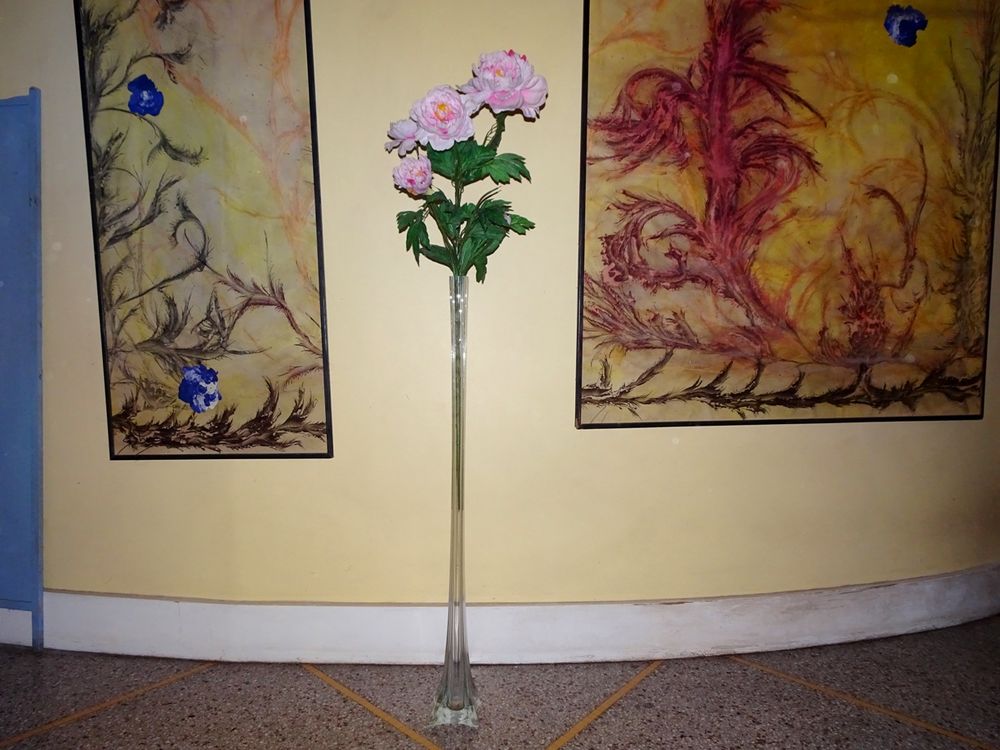 Vase en verre tr�s haut 1m + fleur 30 Monflanquin (47)