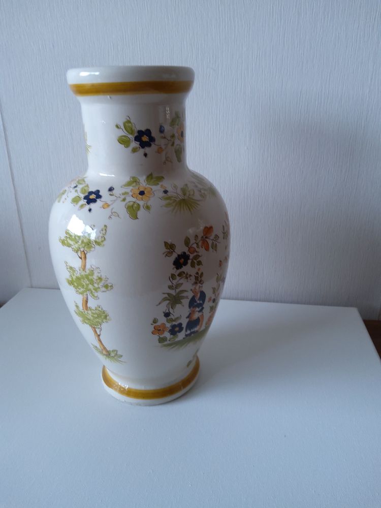 Vase  au vieux Moustiers   15 Dijon (21)