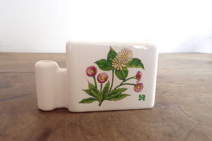 Vase vintage rectangulaire orn� de fleurs c�ramique 4 Laval (53)