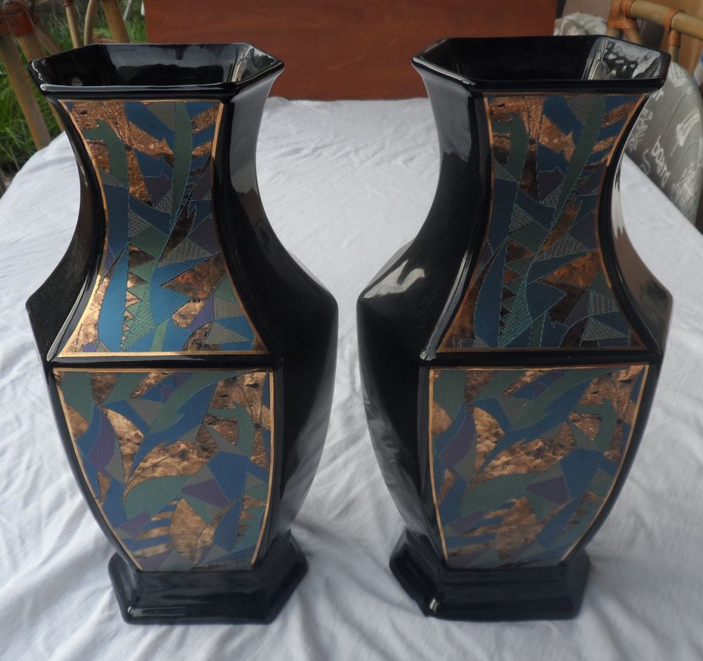 2 Vases hexagonaux neufs, noirs en c�ramique, vintage AN 70 80 Castries (34)