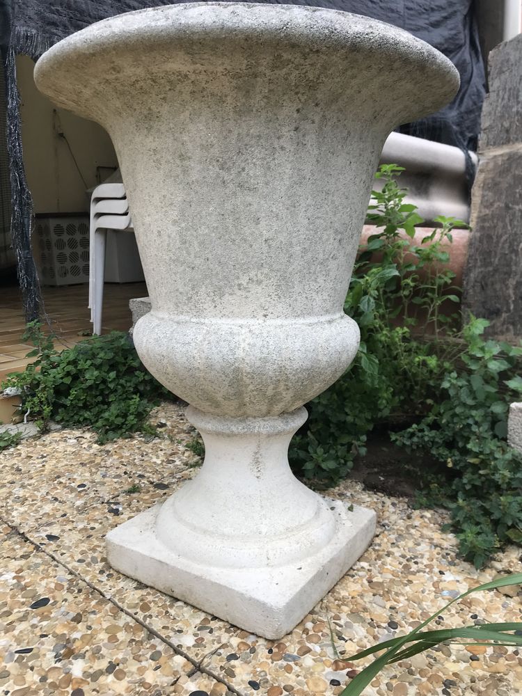 2 Vases M�dicis en pierre reconstitu�e 180 Cabestany (66)