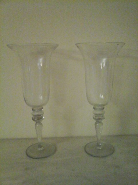 2 vases tulipes en verre sur pieds. 60 Fr�jus (83)