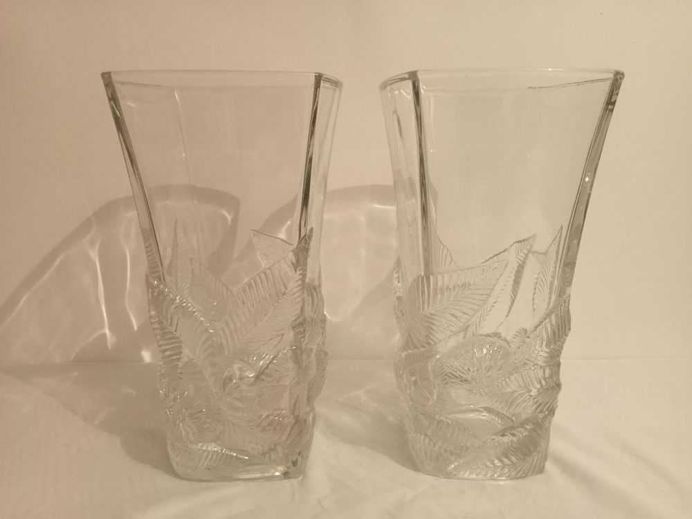 Vases en verre (2) avec motif floral en relief 18 Aix-en-Provence (13)