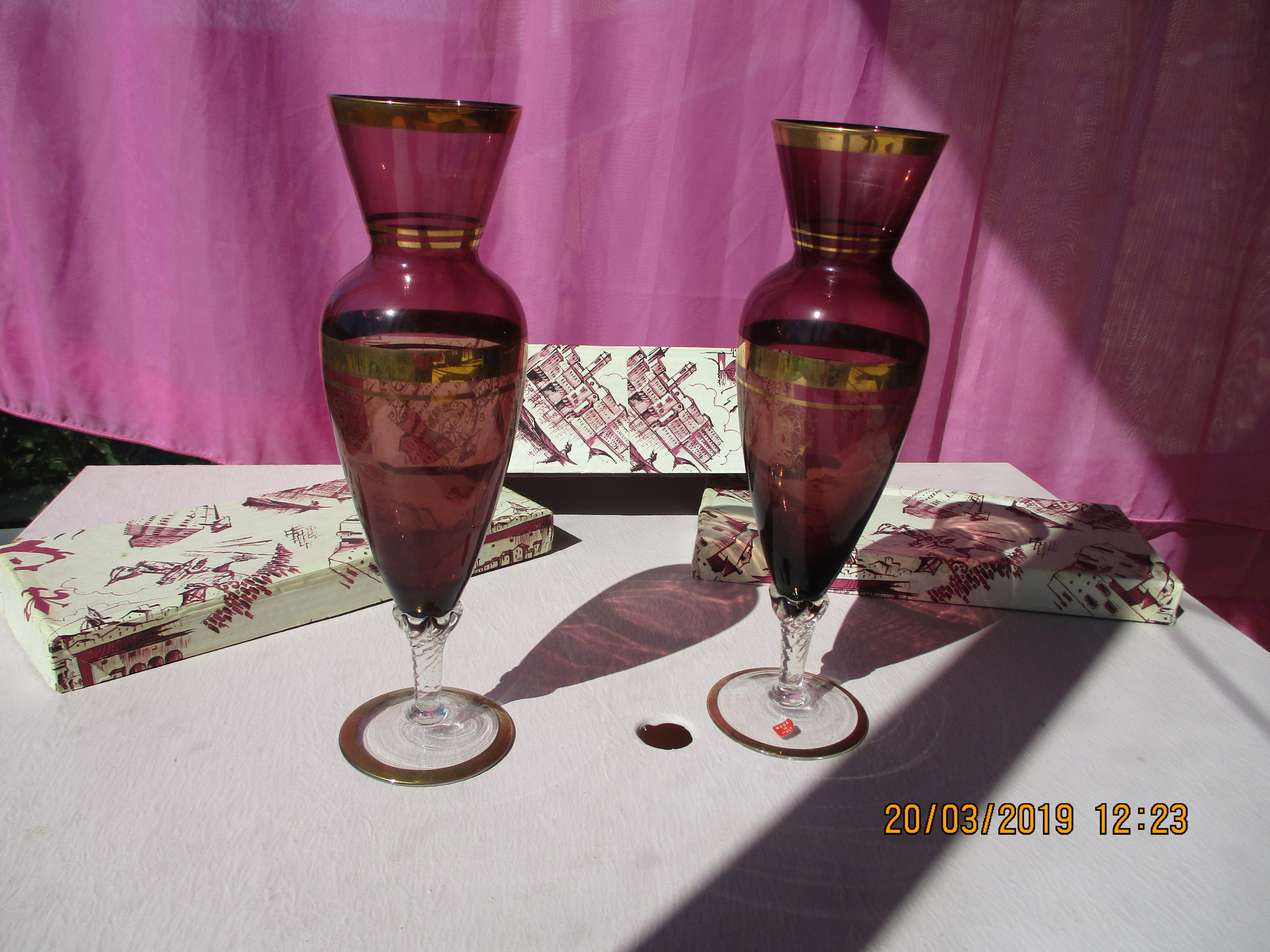 Lot 2 vases violets � pieds - Made in Italy. 20 Le Vernois (39)