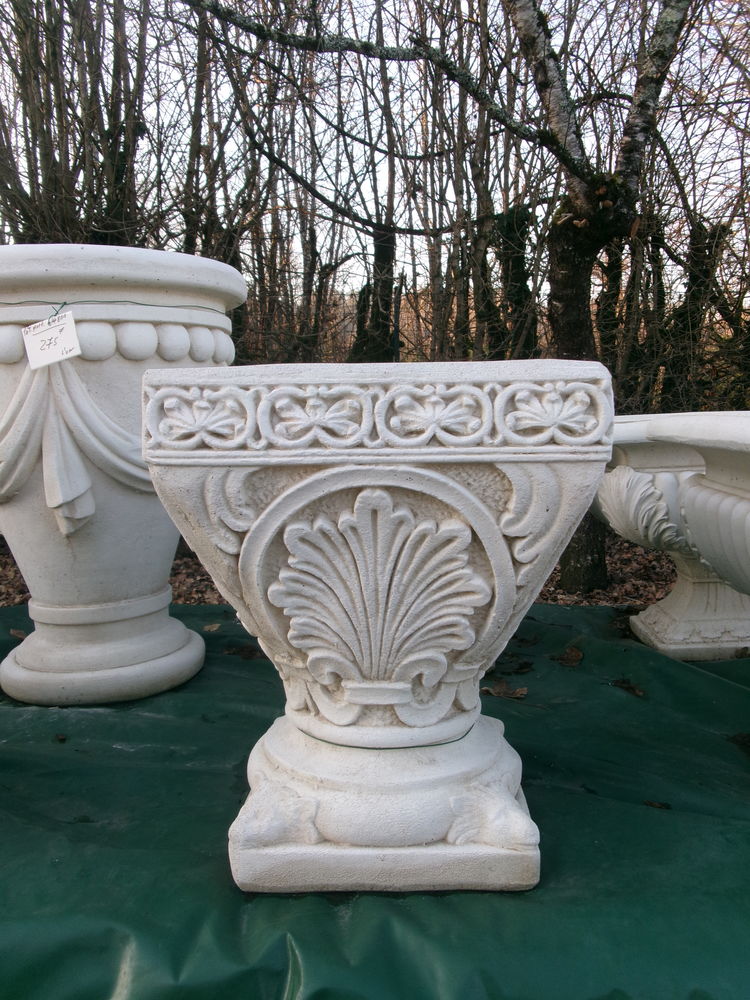 Pot, Vasque en pierre reconstitu�e 129 Ch�teau-l'�v�que (24)