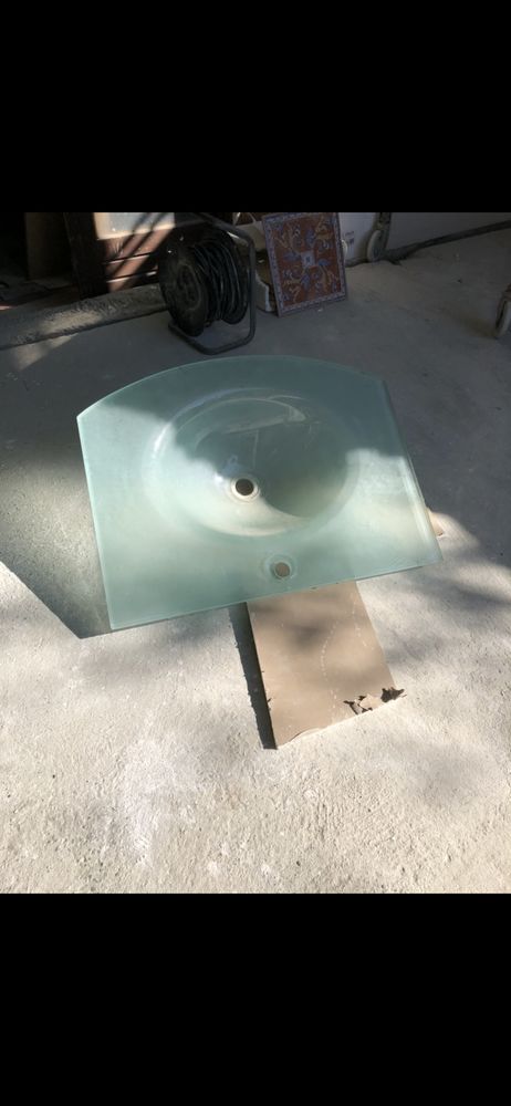 2 vasques en verre pour salle de bain 50 Pompignan (82)