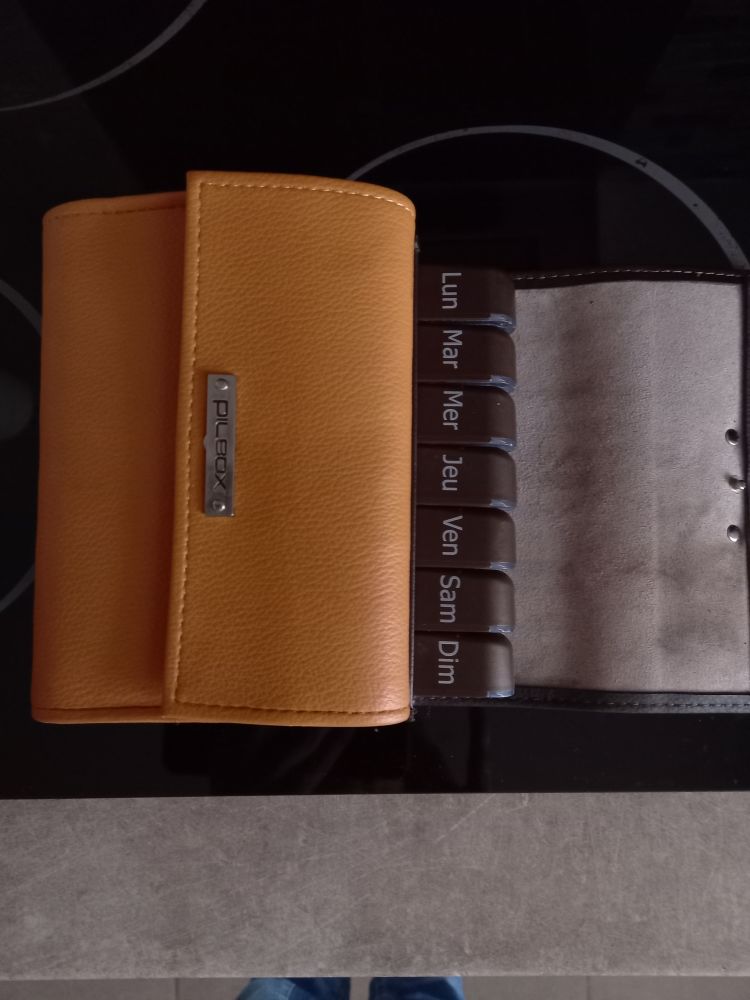 A VEDRE 2 PILLULIERS BON �TAT / 20 EUROS ACHET�S 15 L'UN 20 Maul�on-Licharre (64)