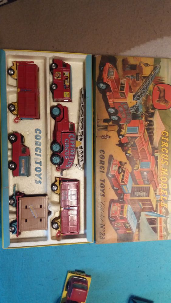 Lot de 9 v�hicules de Cirque CORGI TOYS 920 Garches (92)