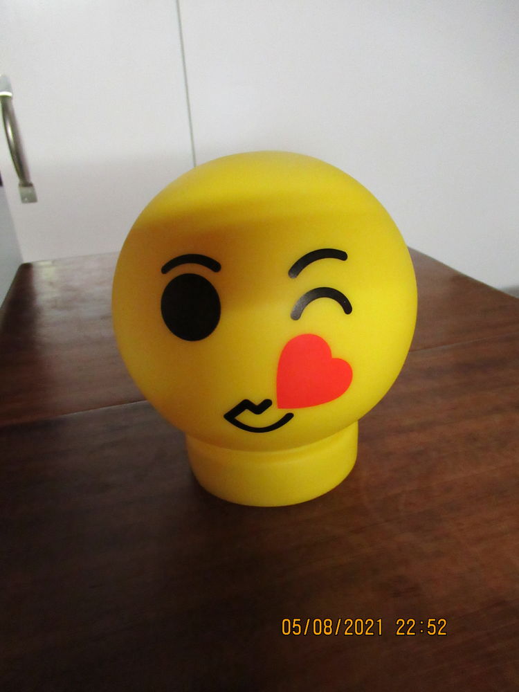 Veilleuse �moji 3 Aizenay (85)