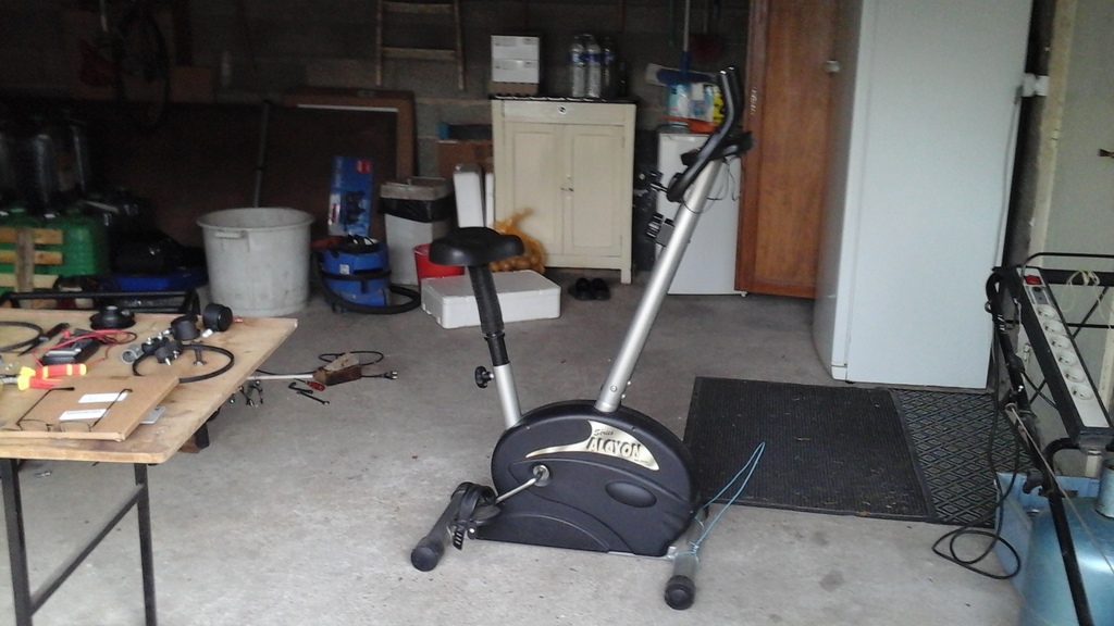 V�lo d'appartement noir et gris 90 Bazoches-les-Gallerandes (45)