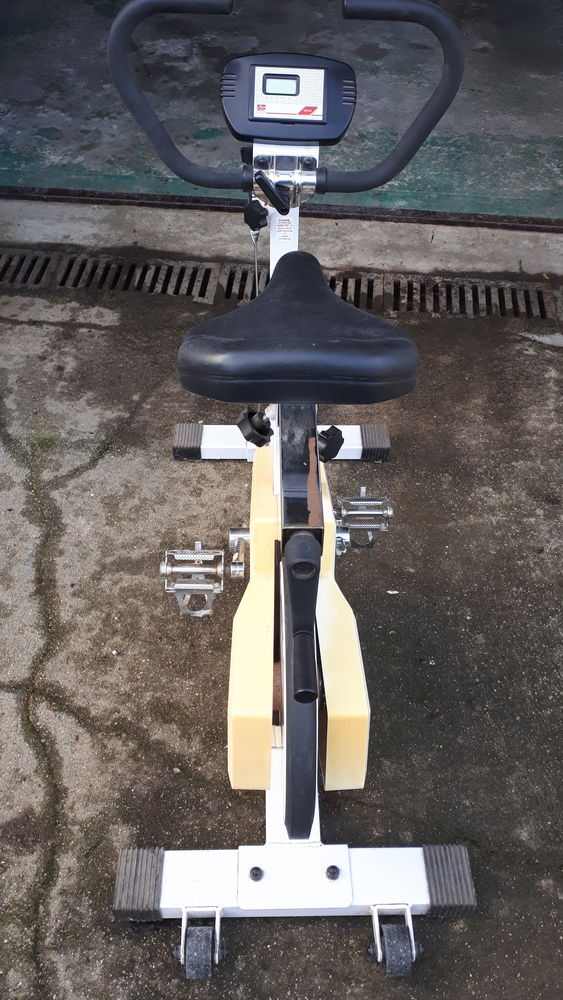 V�lo d'appartement semi professionnel CARE.
380 Plouay (56)