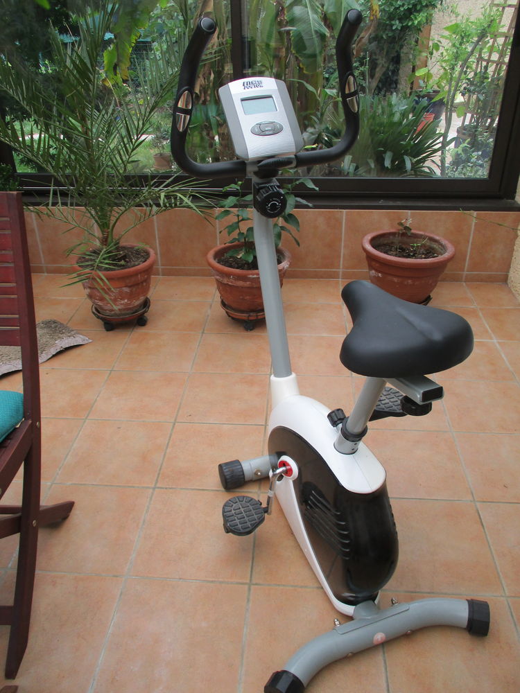 v�lo d'appartement tr�s peu utilis� 90 Voisins-le-Bretonneux (78)