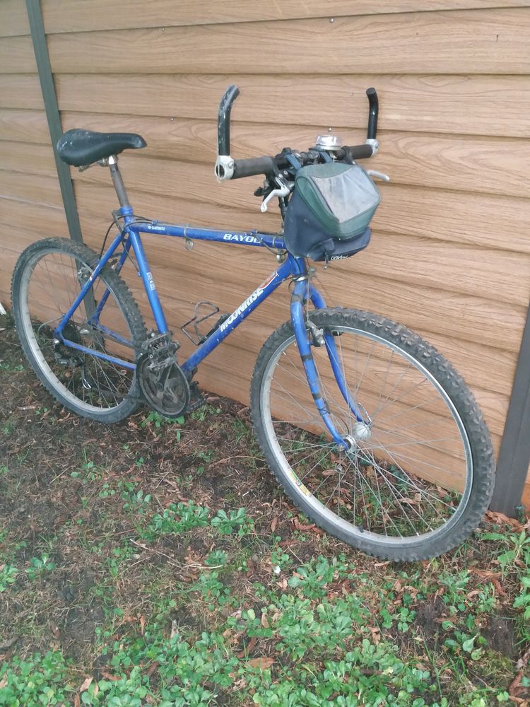 v�lo avec sacoche 25 Chinon (37)