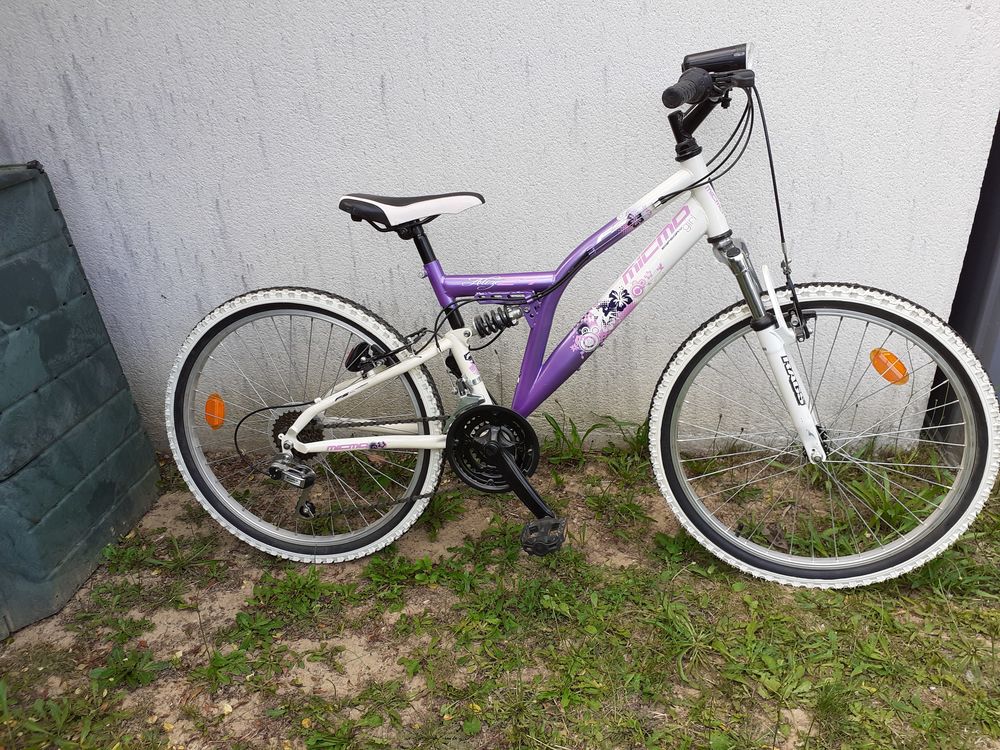 Vélo VTT  blanc/violet  170 Tours (37)