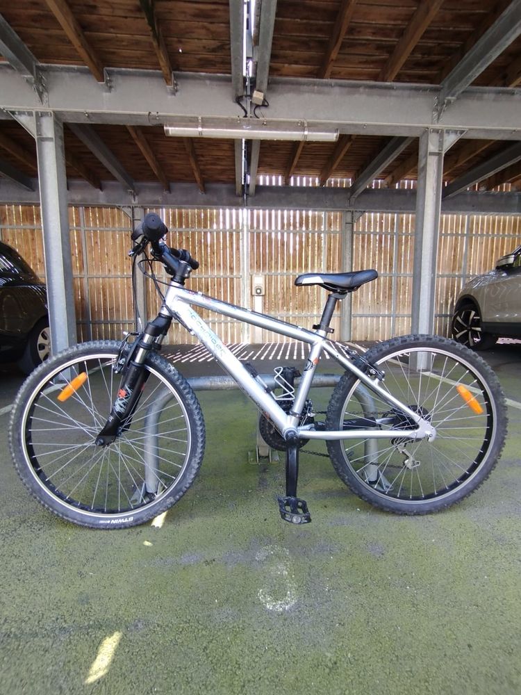 V�lo 8-10 ans + casque (M) 50 Troyes (10)