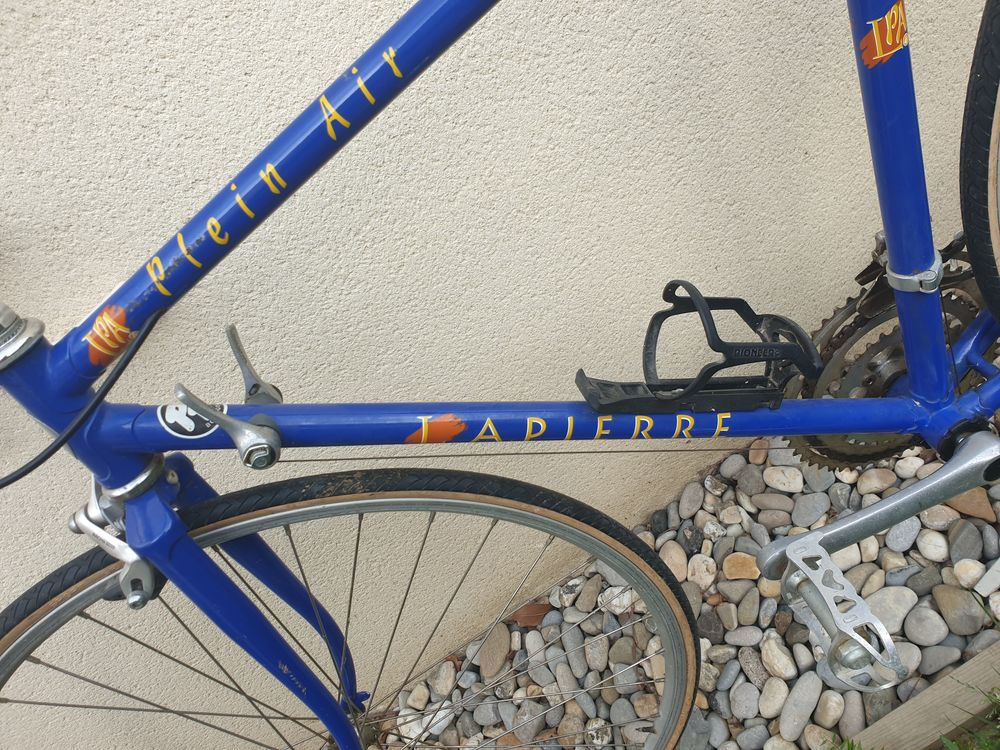 V�lo de course Lapierre. 
100 Brindas (69)