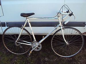 v�lo  de course Peugeot tr�s bon �tat 
130 Paris 19 (75)