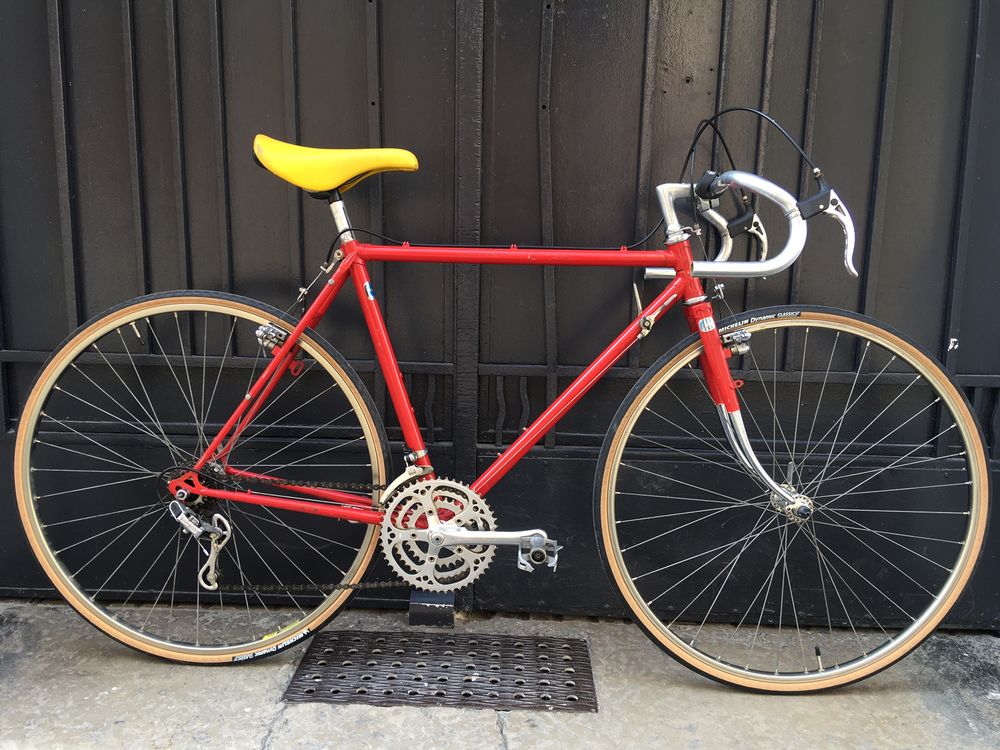 V�lo de course rouge
220 Paris 17 (75)