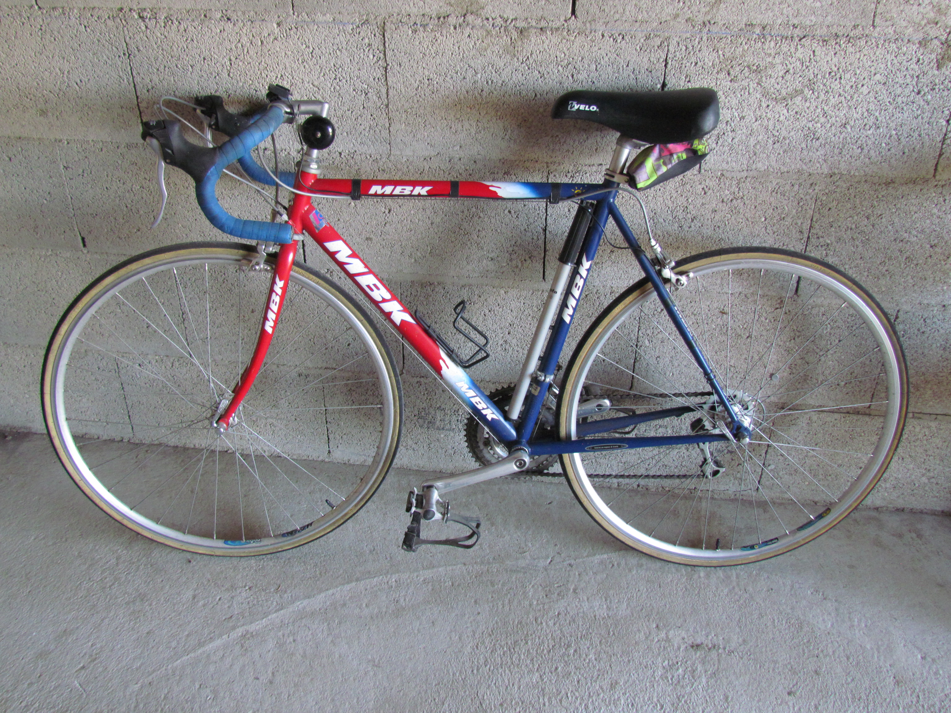 VELO 1/2 COURSE MBK 
250 Saint-Jean-sur-Reyssouze (01)