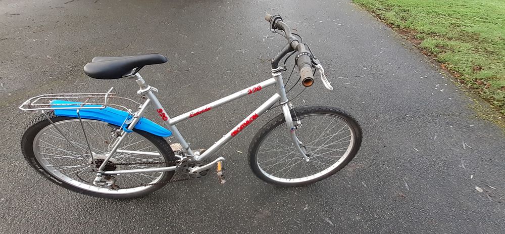 V�lo d�cathlon rochrider 320 26 pouces.
0 Brissac-Quinc� (49)