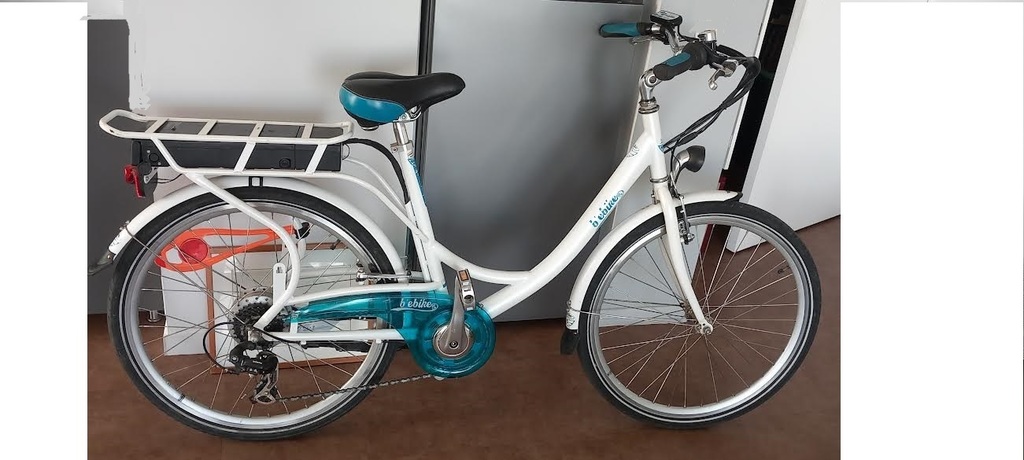 V�lo �lectrique  avec porte-bagages Tr�s peu roul� 250 Saint-Herblain (44)