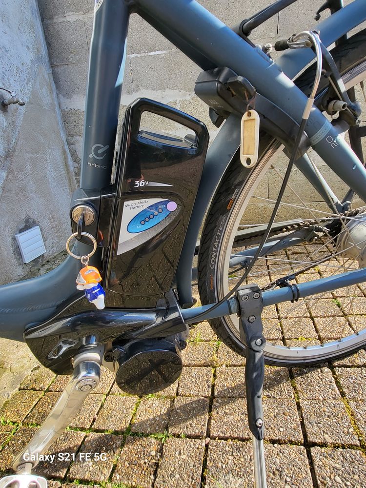 VELO ELECTRIQUE   (Femme) 700 Yzengremer (80)