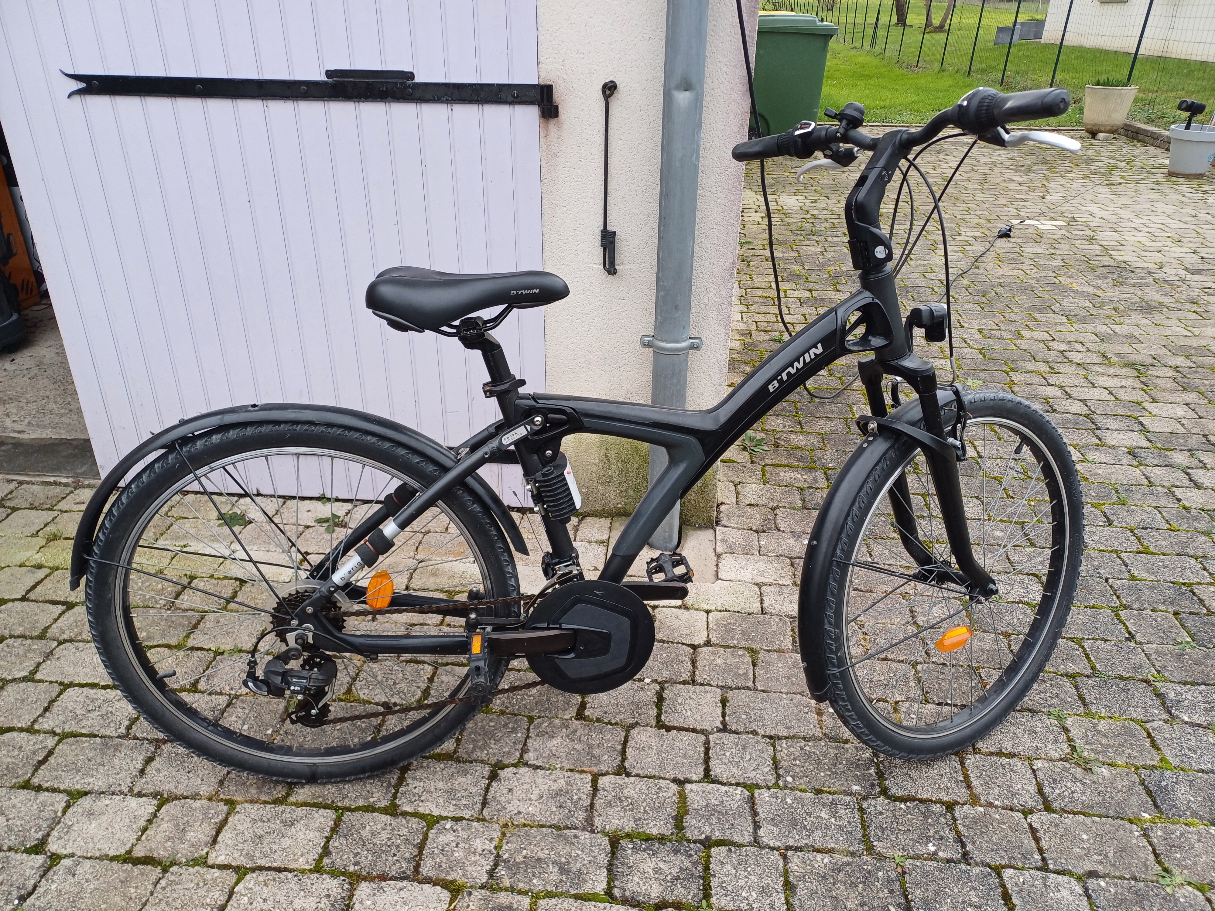 V�lo �lectrique B'Twin noir tr�s Bon �tat 200 La Vernelle (36)