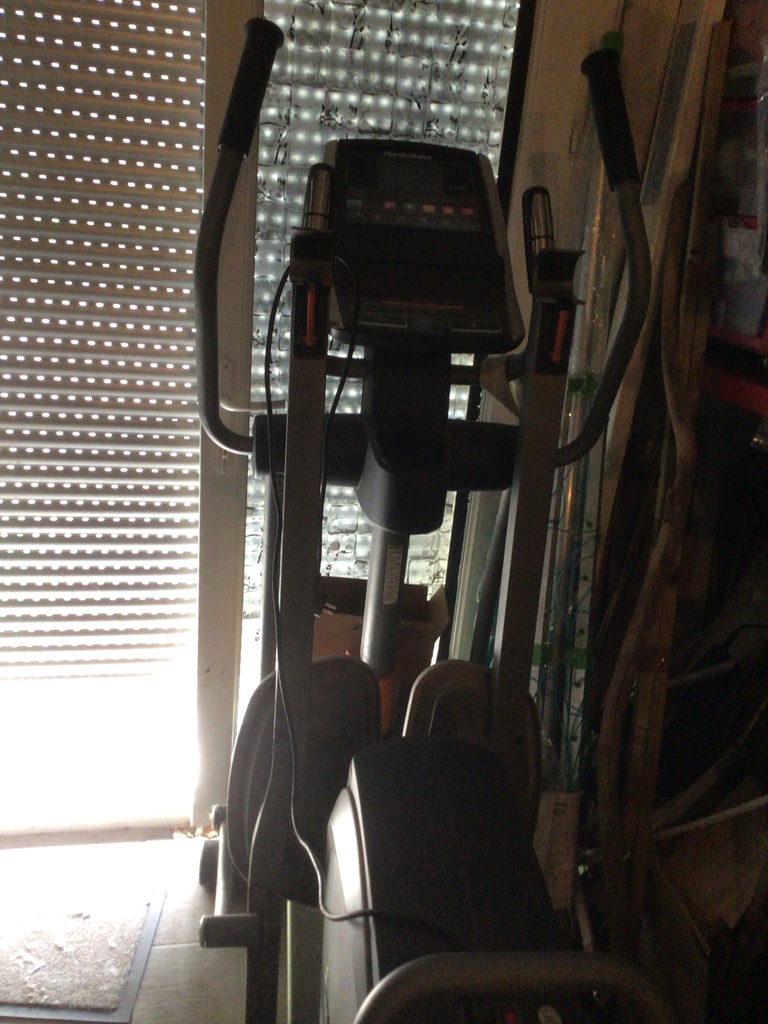 V�lo elliptique avec console num�rique 0 Saint-Julien-en-Born (40)