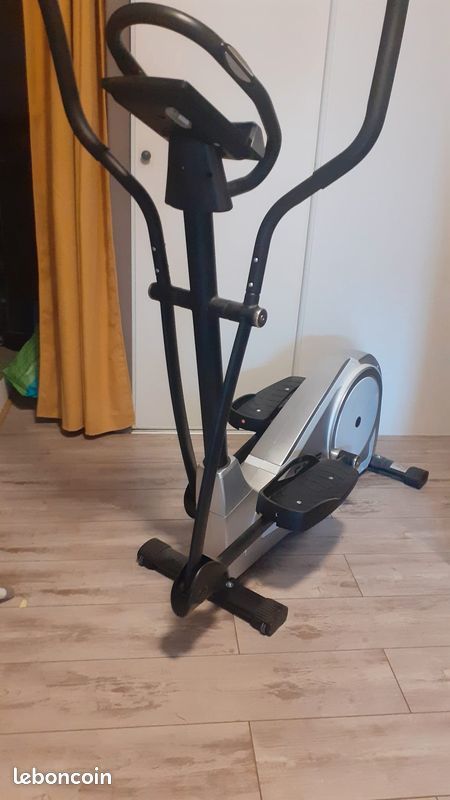 VELO ELLIPTIQUE CARE CE 5484
ETAT : NEUF  (a servi 5 fois) 300 Avignon (84)