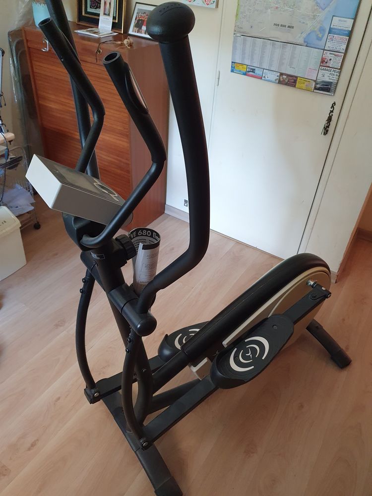 V�lo elliptique VE 680 limited DOMYOS 180 Fos-sur-Mer (13)