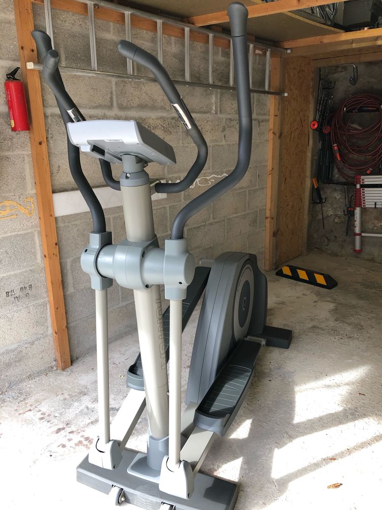 V�lo elliptique professionnel Tunturi 350 Forges-les-Bains (91)