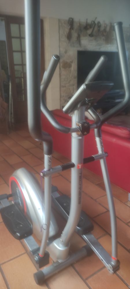 Velo elliptique Techness SE 400 21 programmes 120 Arles (13)